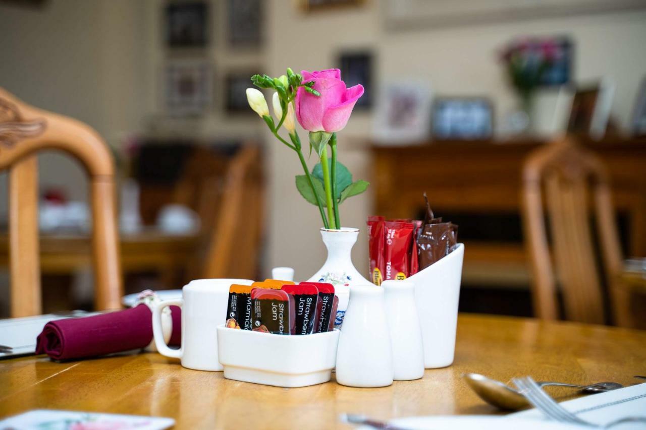 Ferry House Bed & Breakfast Dun Laoghaire Esterno foto